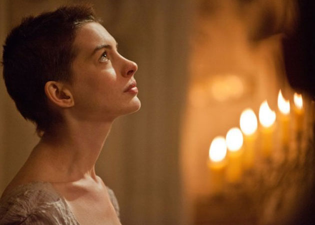 Anne Hathaway cried when her hair was cut for <i>Les Miserables</i>