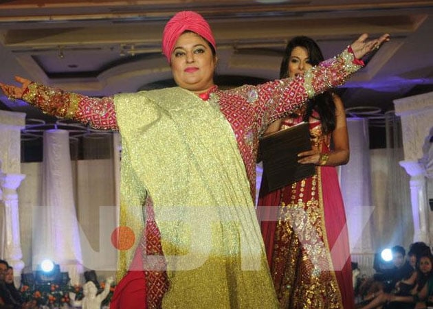 Actress Dolly Bindra files complaint about threatening phone calls 