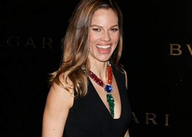 Hilary Swank's purse stolen in Paris suburb