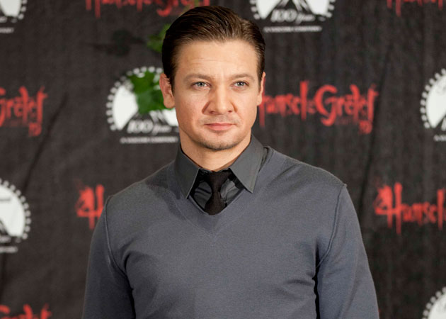 Jeremy Renner has moved his pregnant ex-girlfriend into his home