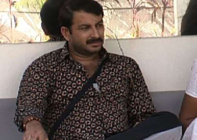 Manoj Tiwari breaks down on television