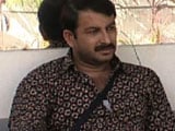 Manoj Tiwari breaks down on television