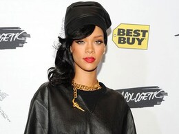 Rihanna gives waiter $200 tip Rihanna gives waiter $200 tip