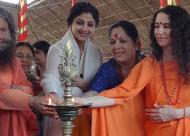 Shilpa Shetty takes a dip at Maha Kumbh