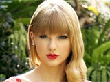 Taylor Swift back to work after break-up with Harry Styles