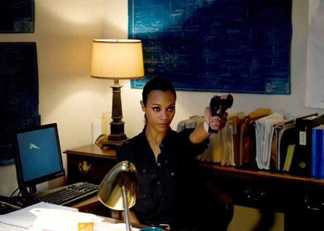 Zoe Saldana spotted with mystery man