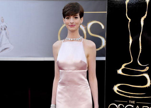 Anne Hathaway says sorry to Valentino for wearing Prada to the Oscars