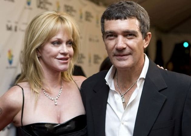 Antonio Banderas making love story with wife