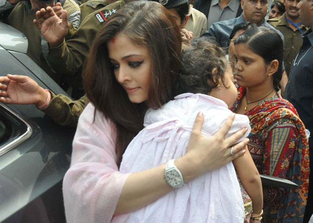 Aaradhya meets grandmother Jaya Bachchan's family in Bhopal