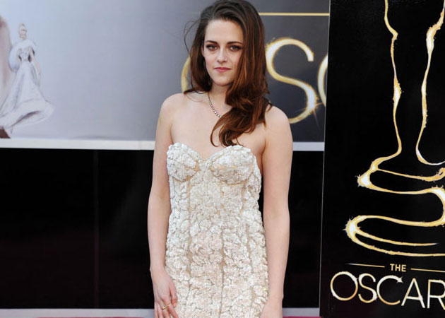 Oscars 2013: Kristen Stewart, are you ok, ask angry tweets