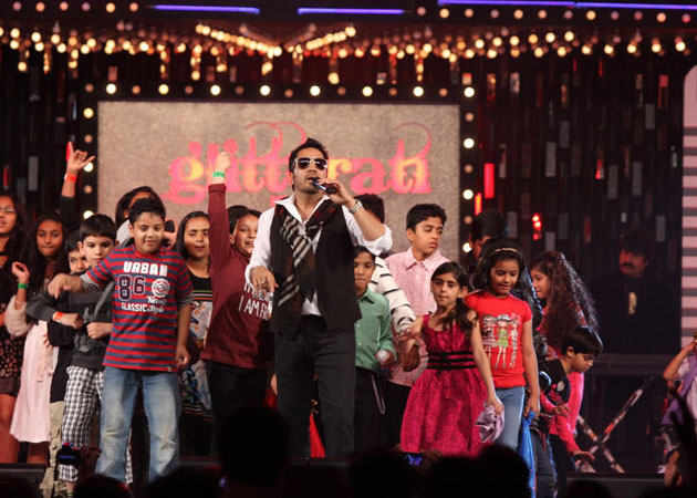 Singer Mika Singh arrested, released on bail at Mumbai airport