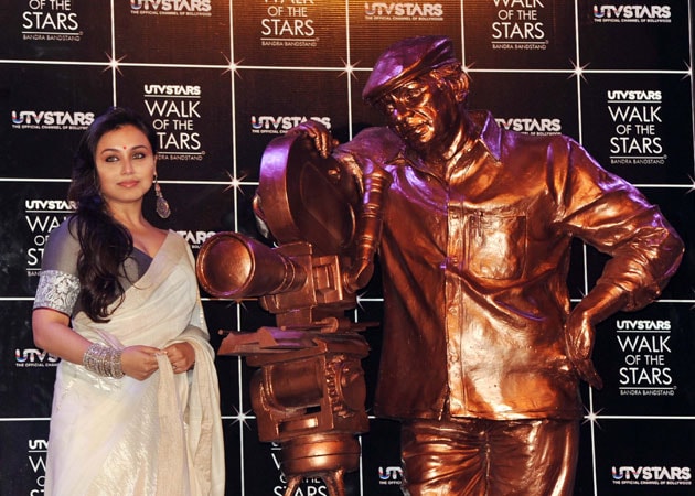 Rani Mukherji gets emotional at unveiling of Yash Chopra's statue