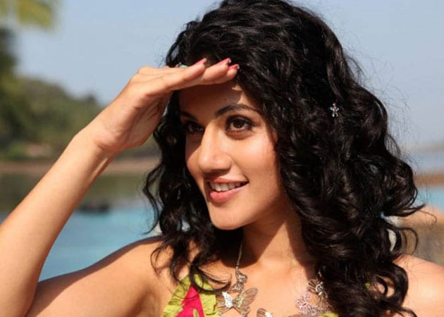 South star Taapsee surprises Rishi Kapoor by turning out to be Punjabi 