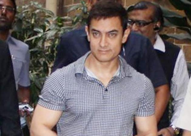 Aamir Khan goes back to college for ad