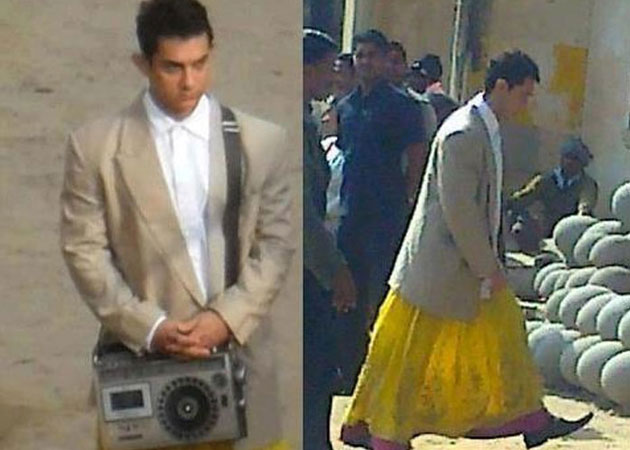 Aamir Khan buys radio from Mumbai's Chor Bazaar for <i>Peekay</i>