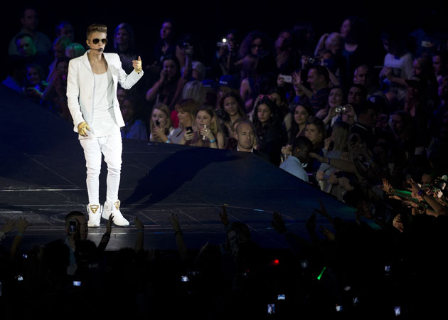 Justin Bieber collapses while performing on stage 