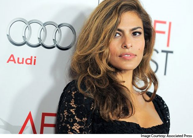 Eva Mendes hates filming love scenes