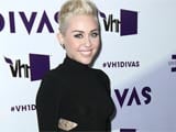 Miley Cyrus spotted without engagement ring