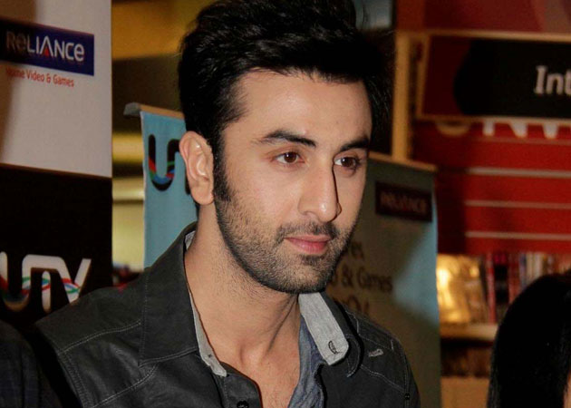 Ranbir Kapoor comes to the rescue of injured make-up man on set