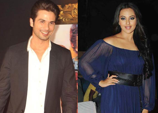 Shahid Kapoor, Sonakshi Sinha camping together in Gujarat