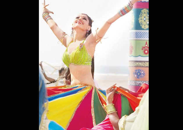 The story of Tamannaah's 36 metre <i>Himmatwala</i> skirt