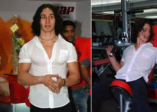 Tiger Shroff mobbed while shooting for debut film