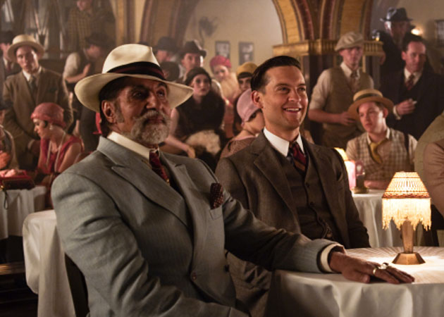 Amitabh Bachchan in admiration of <I>The Great Gatsby</i> team
