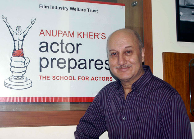 Anupam Kher receives UK's top Asian award