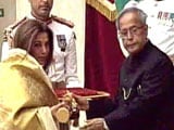 Rajesh Khanna receives his Padma Bhushan, collected by Dimple Kapadia