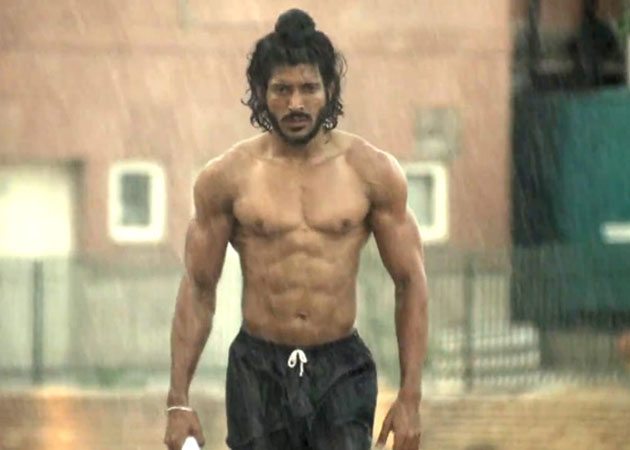 Sportspersons in National Anthem video for <I>Bhaag Milkha Bhaag</i>