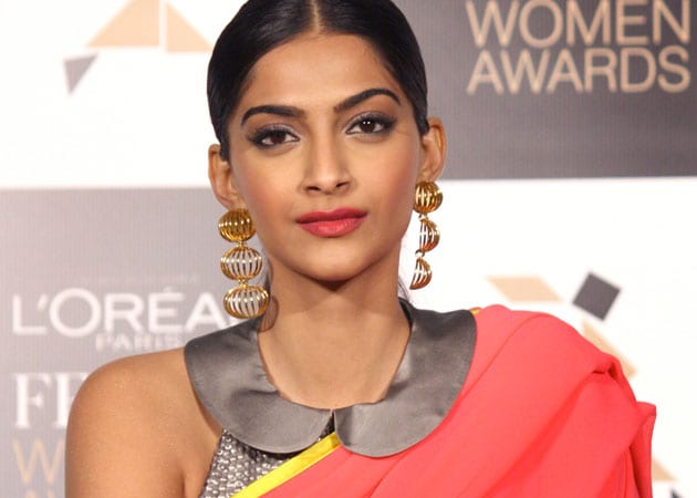 After Goan holiday, Sonam Kapoor flies to New York with family