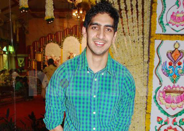 Mukherji surname not same as being Rishi Kapoor's son, says Ayan