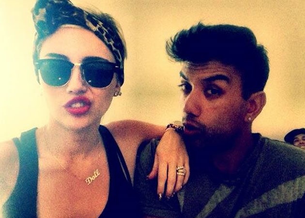 Miley Cyrus posts picture wearing her engagement ring