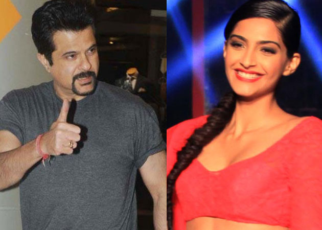 Proud daddy Anil Kapoor throws success party for Sonam's <i>Raanjhanaa</i>