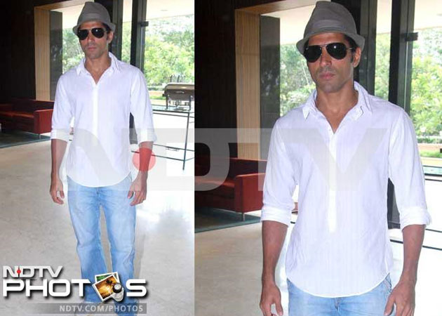 Farhan Akhtar: New <I>Zanjeer</i> must have consent from original makers