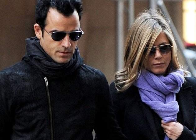 Jennifer Aniston moves into new house with fiance Justin Theroux