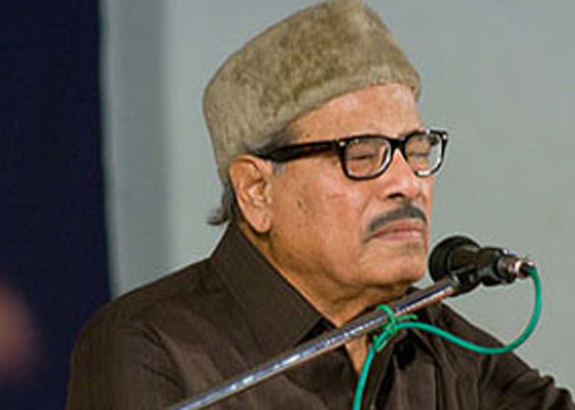 Manna Dey's condition "slightly better": Hospital sources