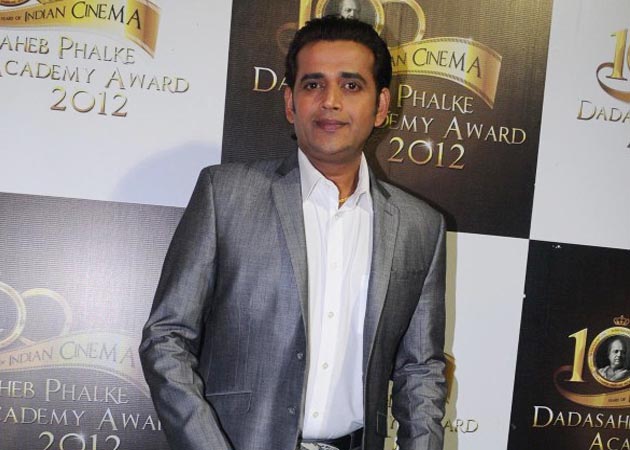 Ravi Kishan swaps gender for dual roles in <i>Bullet Raja</i>