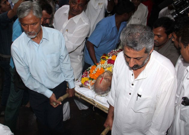 Farewell Pran: Legendary actor cremated in Mumbai