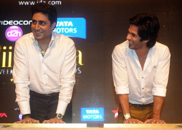 Abhishek Bachchan, Shahid Kapoor leave their handprints at IIFA