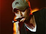 Enrique Iglesias releases first single from new album