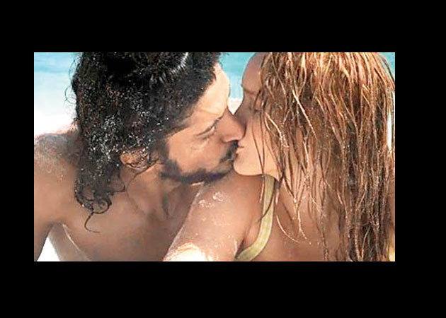 Farhan Akhtar asks the press, "why fuss over a simple kiss?"