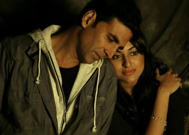 Akshay Kumar, Sonakshi Sinha team up for special song in <i>Boss</i>