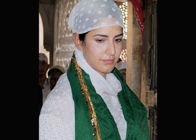 Katrina Kaif visits Salim Chishti's dargah; wants to shoot song