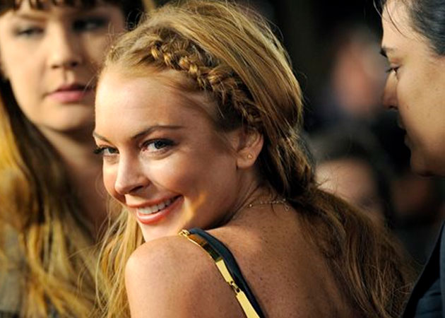 Smiling Lindsay Lohan leaves rehab