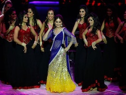 Madhuri Dixit's performance receives standing ovation at IIFA Madhuri Dixit's performance receives standing ovation at IIFA
