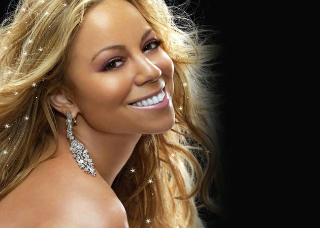 Mariah Carey dislocates shoulder, hospitalised