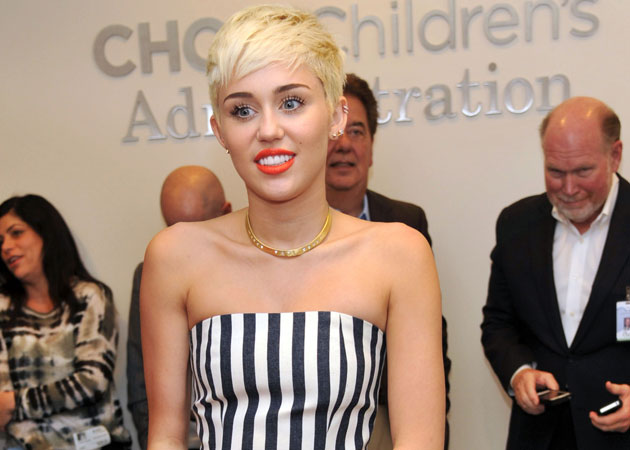 Miley Cyrus goes nude for charity