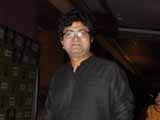 Not disturbed sanctity of Raghupati Raghav, says Prasoon Joshi about <i>Satyagraha</i> song