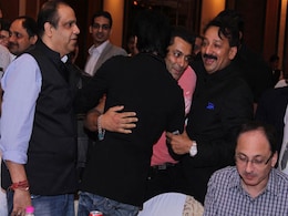 Shah Rukh Khan refuses to discuss the big Salman Khan hug Shah Rukh Khan refuses to discuss the big Salman Khan hug